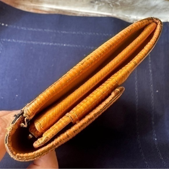 Louis Vuitton Monogram Canvas Sarah Wallet. Orange. - Picture 10 of 16